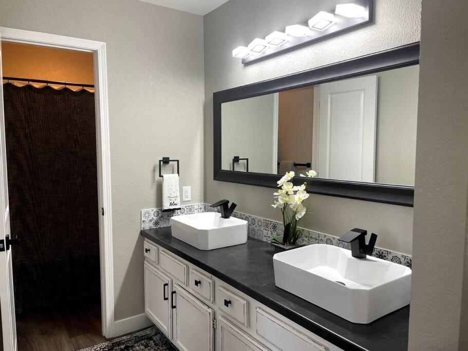New Remodeled Luxury Condo By The Lake, No Stairs! Branson Esterno foto