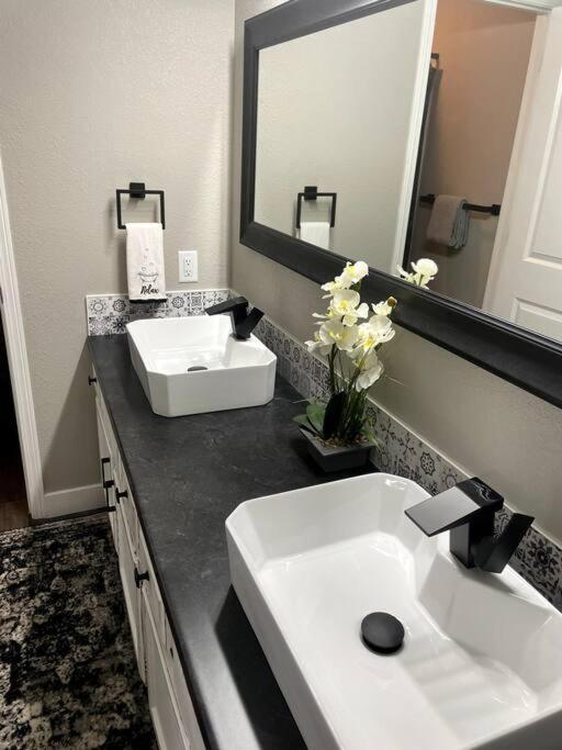New Remodeled Luxury Condo By The Lake, No Stairs! Branson Esterno foto
